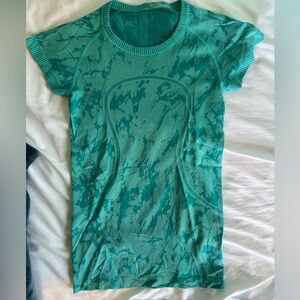 Swiftly Tech Lululemon T shirt